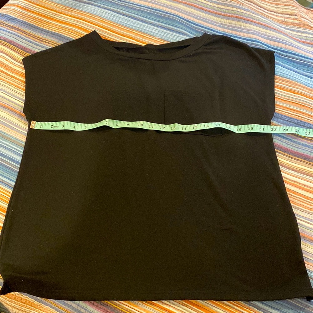 Extra large women’s pocket T. Black